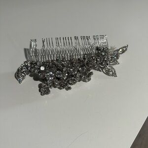 Elegant Silver Hair Comb with Crystals malis Henderson